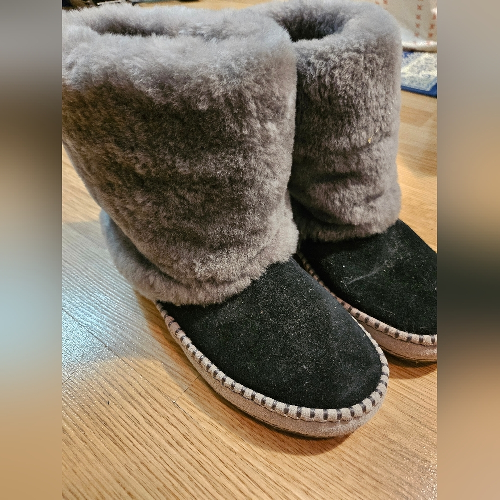 UGG Grey Fur Black Boots NEVERWORN